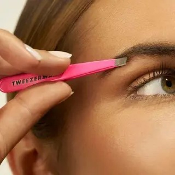Пінцет для брів Brow slant tweezer Pink