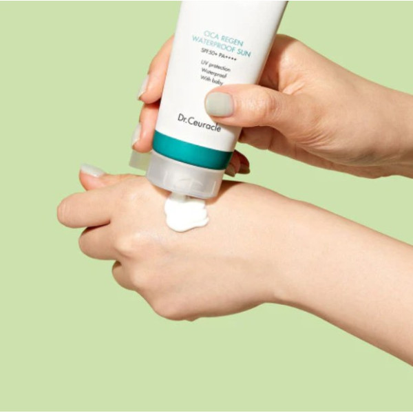 Водостійкий сонцезахисний крем для обличчя Cica regen waterproof sun SPF50+
