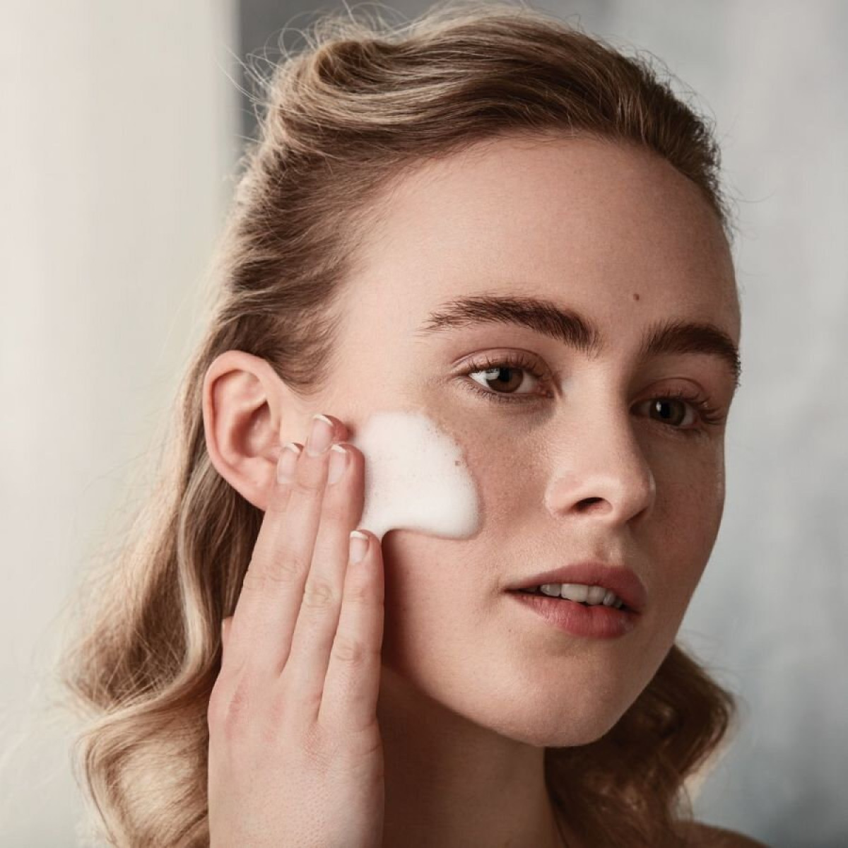Безолійна пінка з АНА/ВНА для очищення проблемної шкіри Clarifying foam