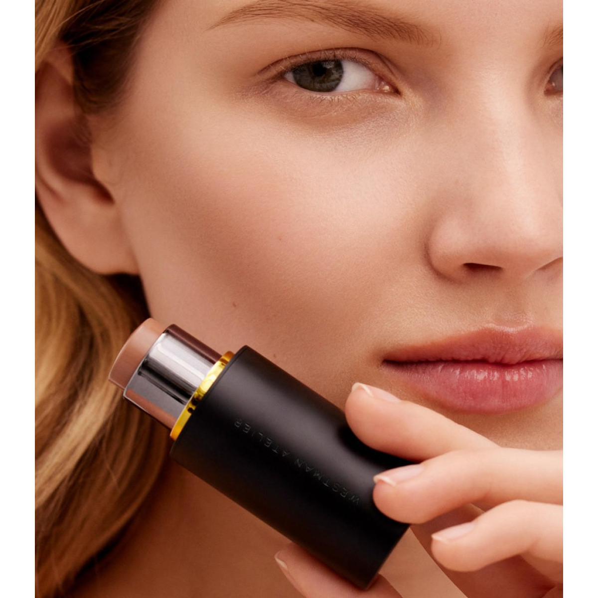 Кремовий стік-контур Face trace contour stick Biscuit