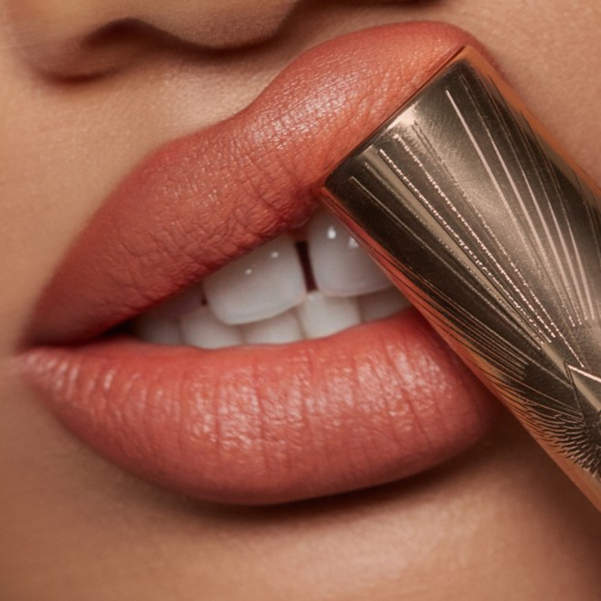 Рідка матова помада Airbrush flawless lip blur Honey blur