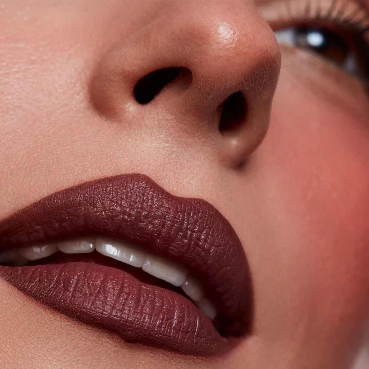 Матова помада для губ Major headlines matte suede lipstick She must be new