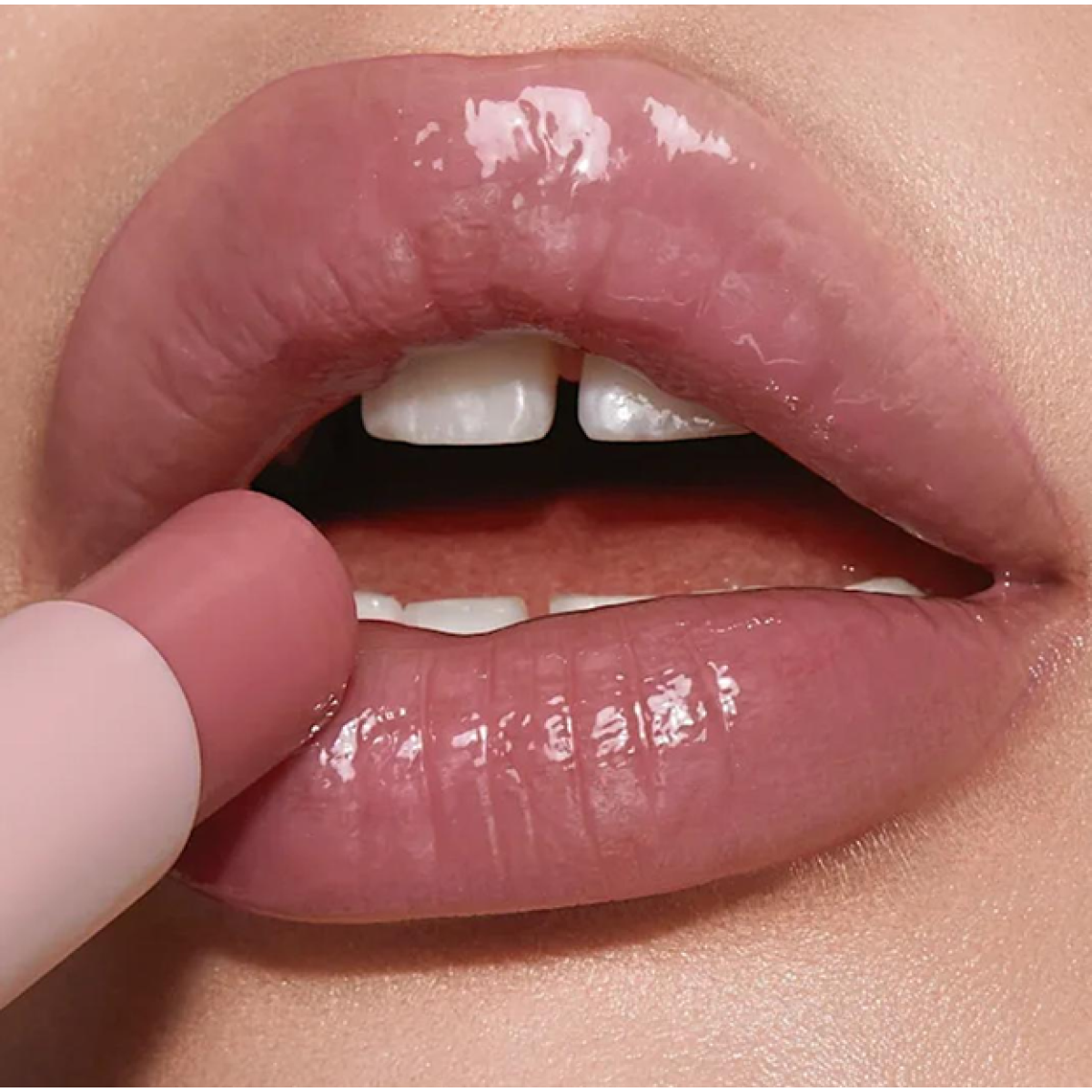 Набір для макіяжу Pillow talk iconic lip and cheek kit pillow talk