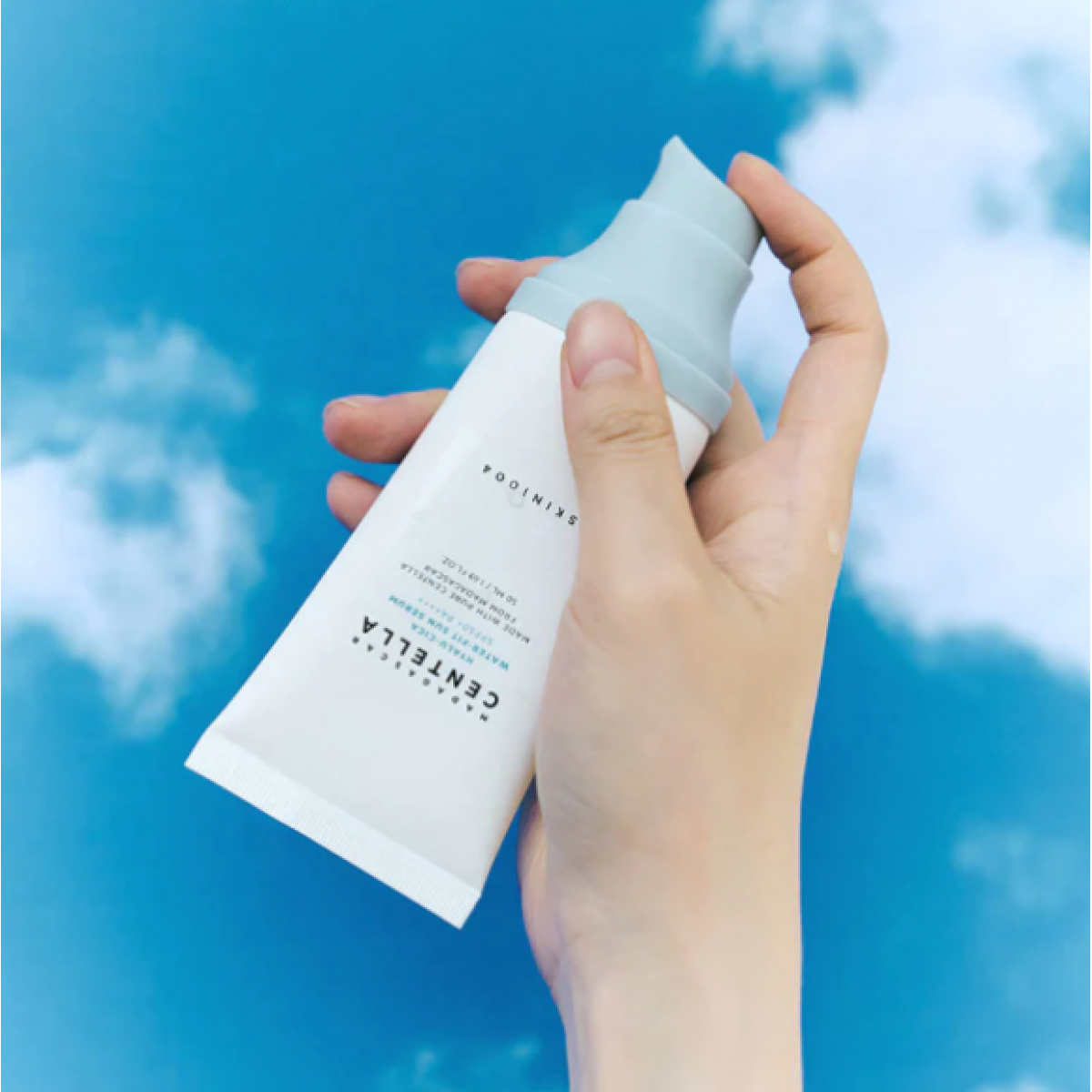 Легка сонцезахисна крем-сироватка для обличчя Hyalu cica water fit sun serum