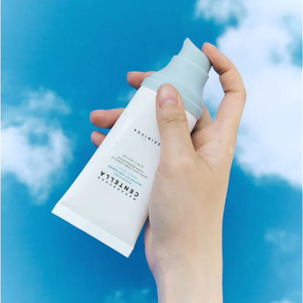 Легка сонцезахисна крем-сироватка для обличчя Hyalu cica water fit sun serum