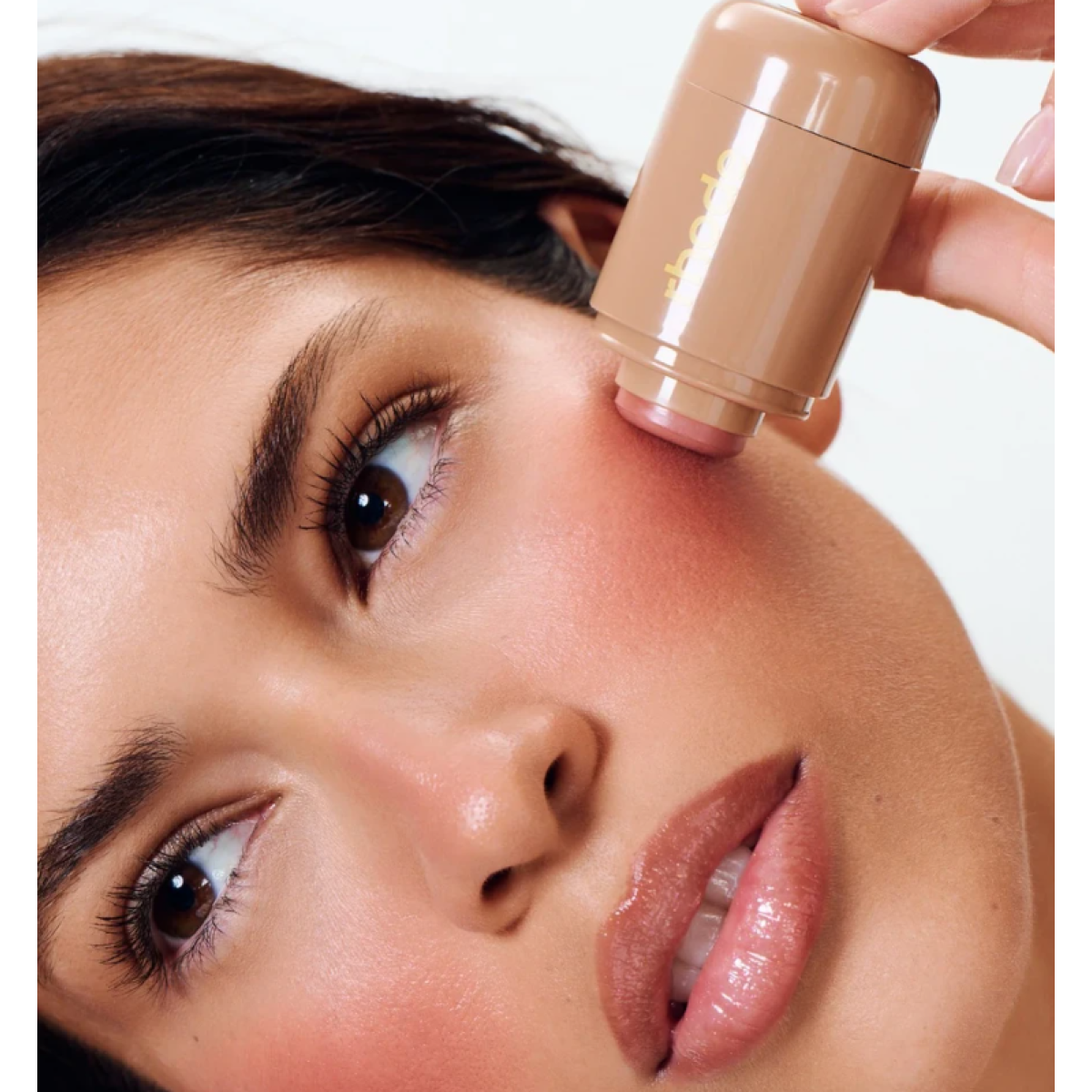 Кремові румяна для обличчя в стіку Pocket blush infused with peptides Tan line