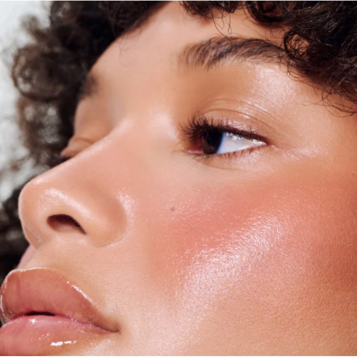 Кремові румяна для обличчя в стіку Pocket blush infused with peptides Tan line