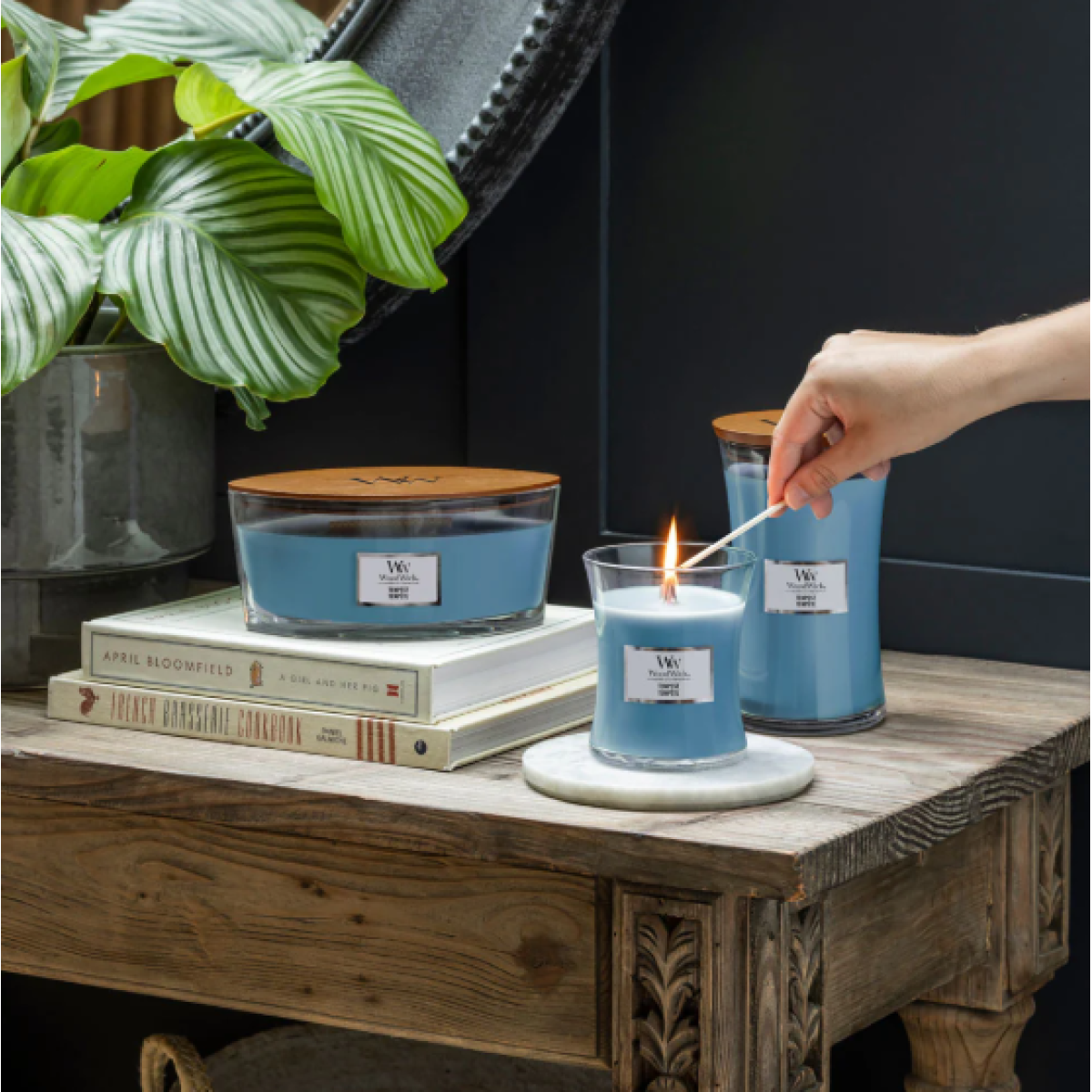 Ароматична свічка з ароматом морської солі та перлин Medium candle Tempest