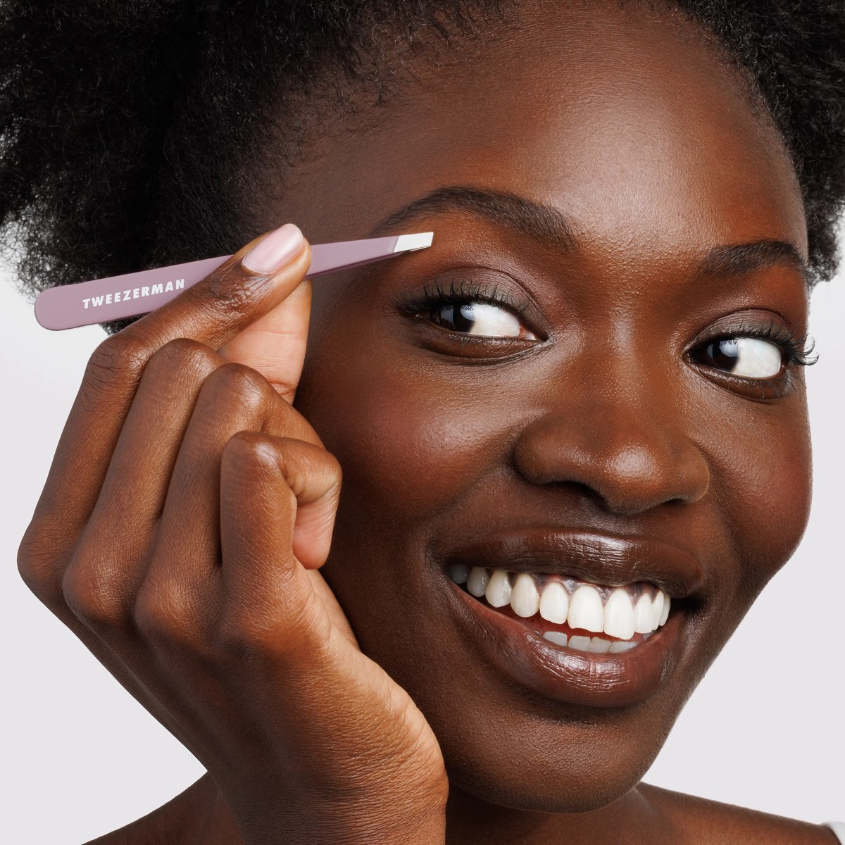 Пінцет для брів Brow slant tweezer Purple wisteria