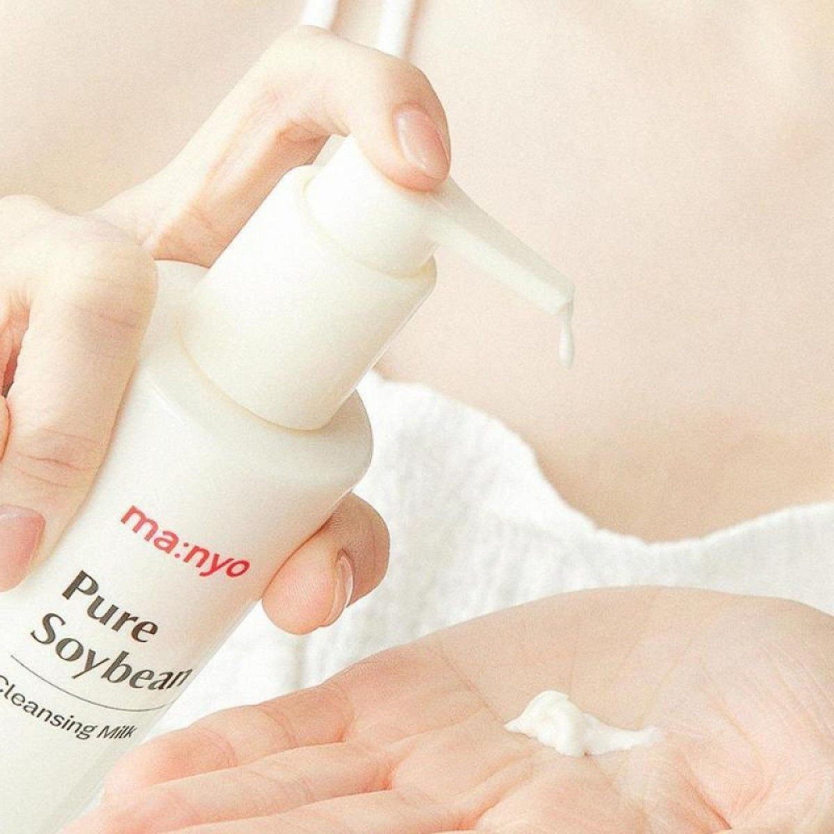 Молочко для вмивання із соєю Pure soybean cleansing milk
