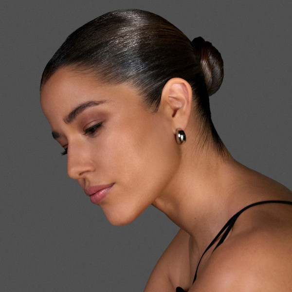Cтік для гладкості та фіксації волосс Signature styling sleek stick