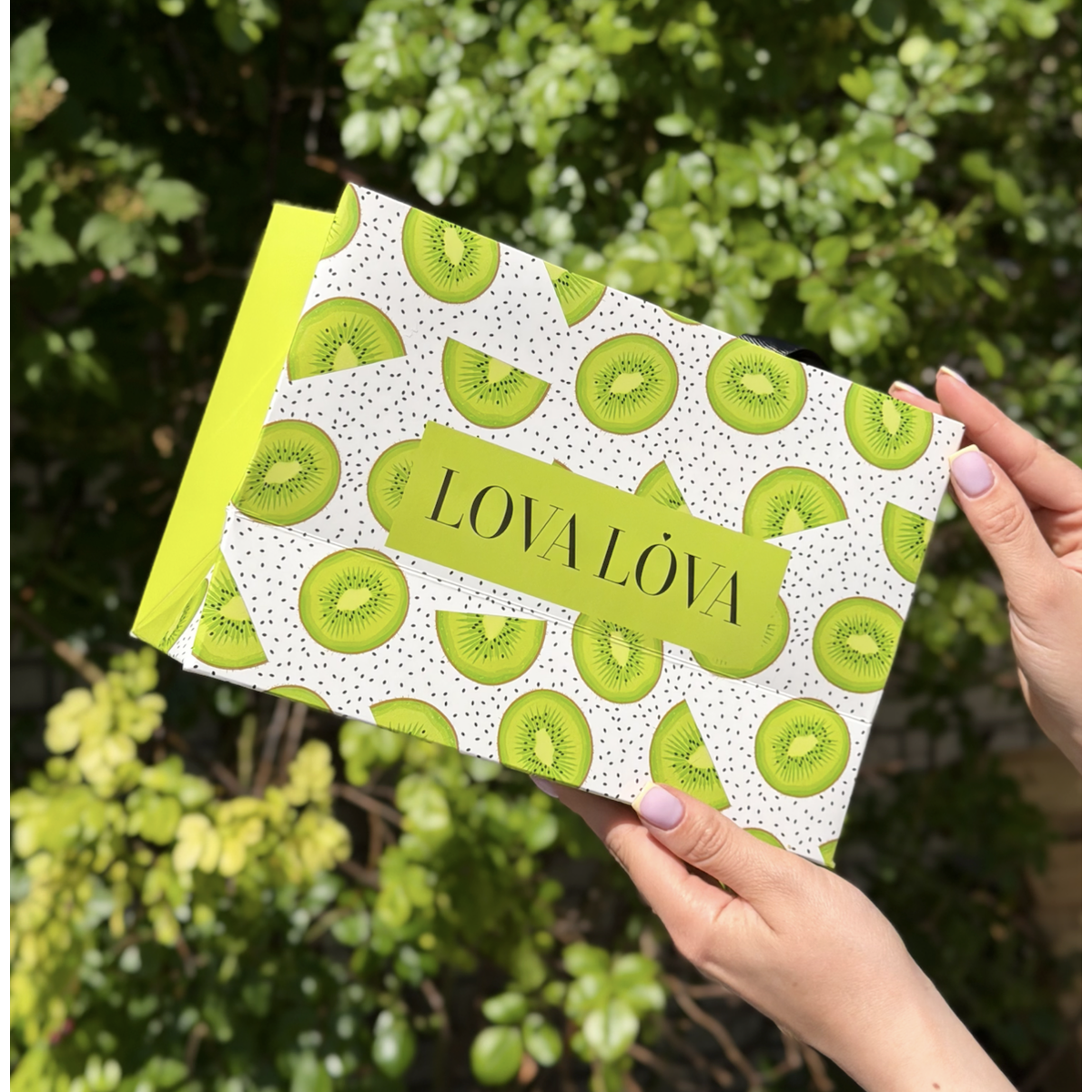 Подарунковий пакет середнього розміру Medium gift bag Kiwi
