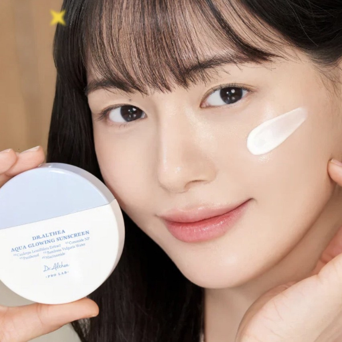Зволожувальний сонцезахисний крем з пантенолом Aqua glowing sunscreen